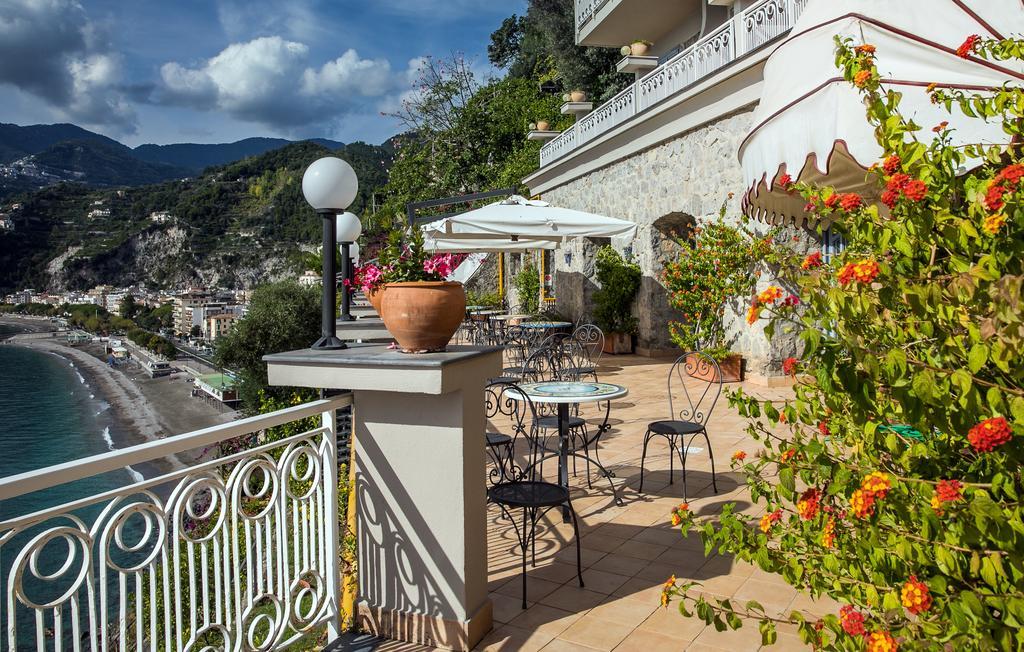Hotel Club Due Torri Maiori Bagian luar foto